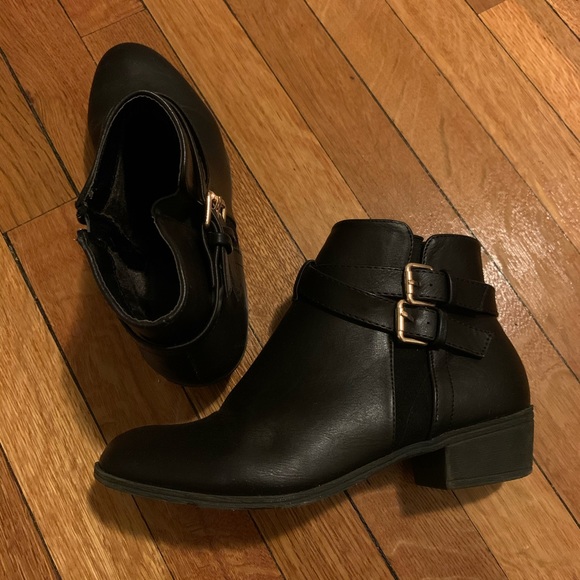 Shoes - Comfortable, cute black booties, size 8